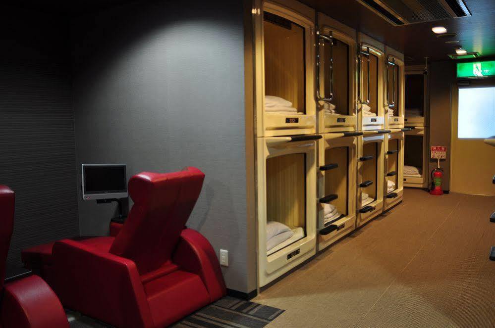 Capsule Hotel & Sauna Cosmo Plaza Akabane Tokyo Bagian luar foto
